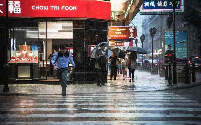 Bão Wipha di chuyển về phía Philippines khiến gần 100.000 người ảnh hưởng, Hong Kong dự kiến nâng mức cảnh báo- Ảnh 4. Bão Wipha di chuyển về phía Philippines khiến gần 100.000 người ảnh hưởng, Hong Kong dự kiến nâng mức cảnh báo- Ảnh 4.