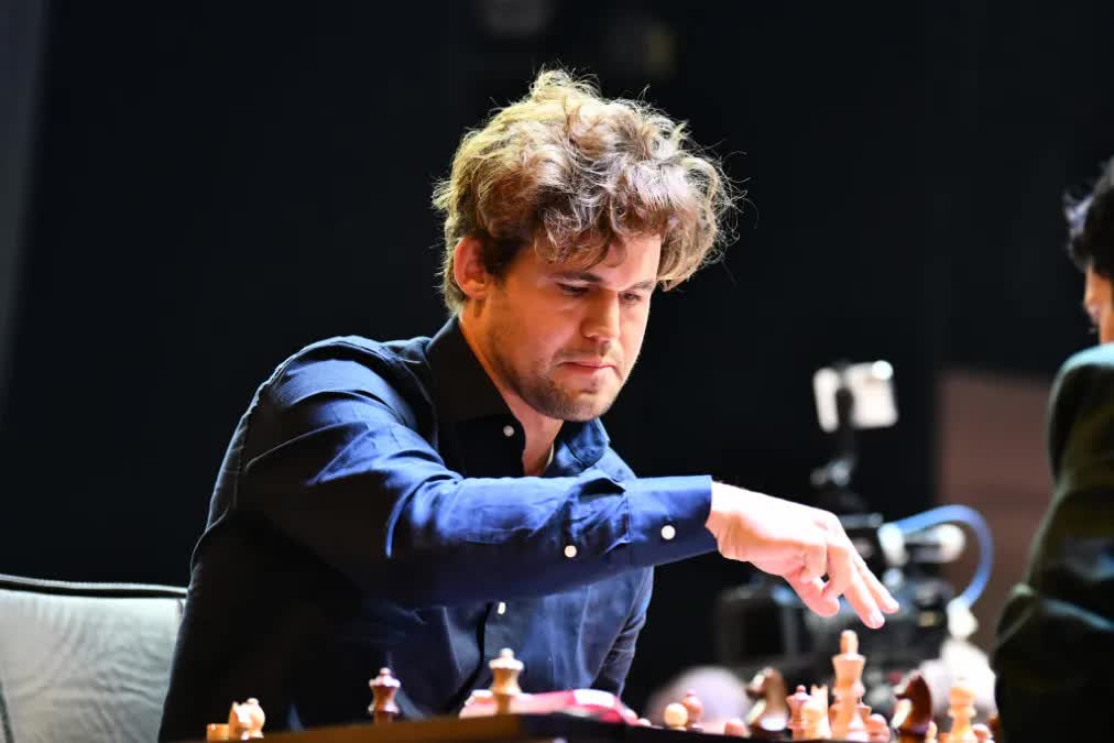 Không cần nhìn bàn cờ, vua cờ Magnus Carlsen vẫn đè bẹp ChatGPT mà không mất một quân nào- Ảnh 2. Không cần nhìn bàn cờ, vua cờ Magnus Carlsen vẫn đè bẹp ChatGPT mà không mất một quân nào- Ảnh 2.