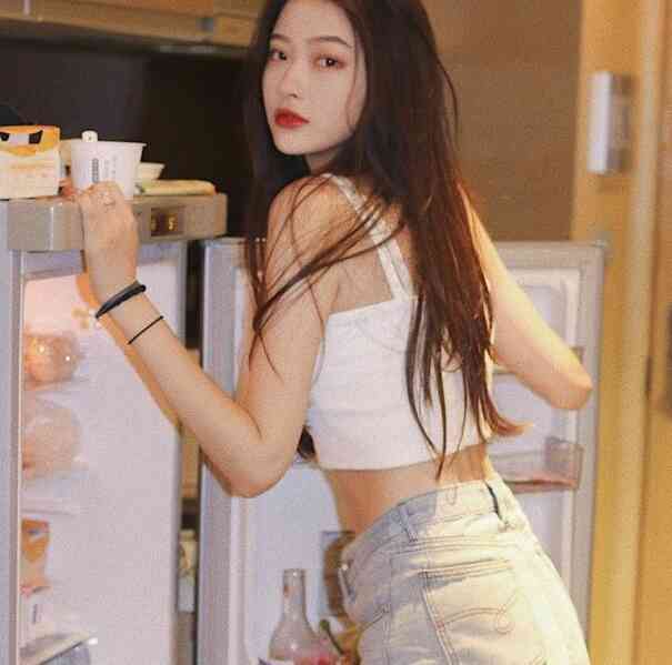 Pha loãng 2 thứ màu trắng với nước được chuyên gia ca ngợi là cách tẩy sạch “độc tố” trong tủ lạnh: Rất quen trong bếp