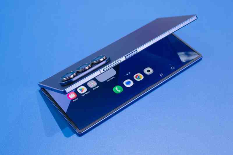 Hai màu xanh navy và xanh mint trên Galaxy Z Fold7 thu hút người dùng - 1