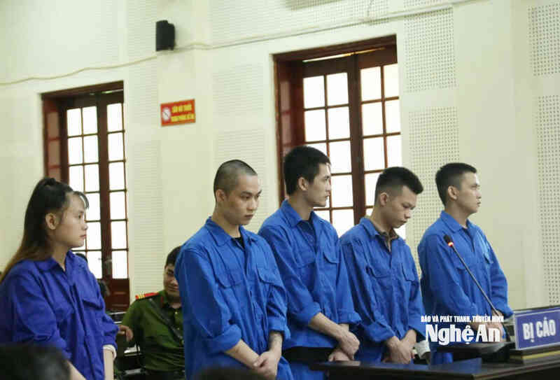 Nam thanh niên 2003 lên mạng giả gái xinh, ‘tán đổ’ cụ ông 68 tuổi ở Lâm Đồng, rồi rút sạch 19,3 tỷ đồng
