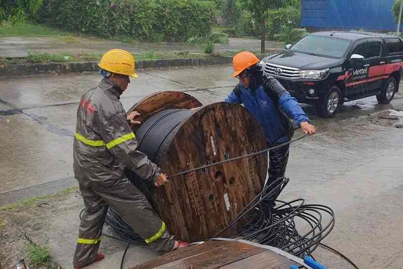 Trạm thu phát sóng di động trực chiến đảm bảo liên lạc xuyên bão