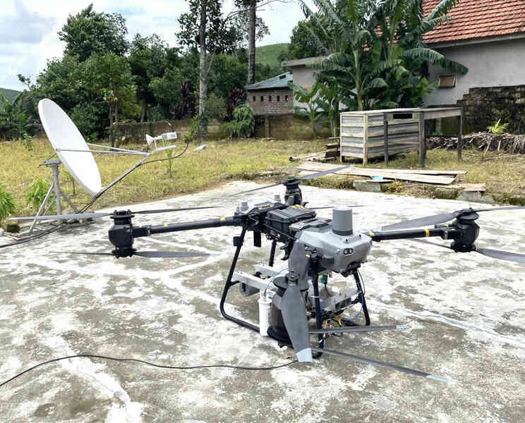 Viettel dùng máy bay không người lái phát sóng di động tại vùng lũ