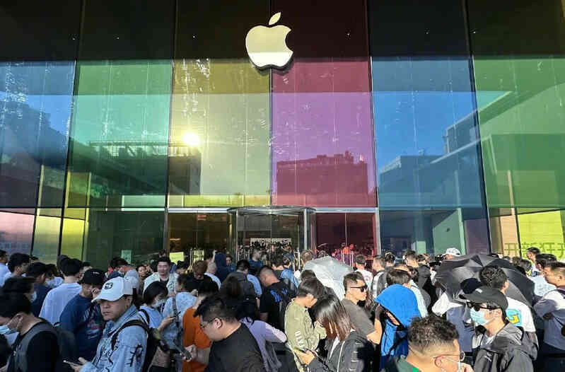 Apple dong cua.jpg
