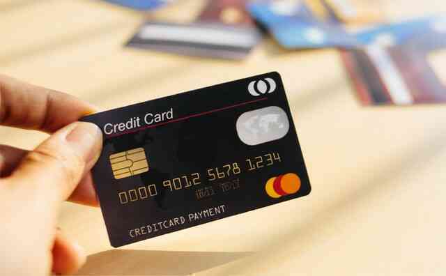 Thẻ tín dụng: Công cụ tài chính mua sắm hay cái bẫy nợ âm thầm giăng sẵn cho người trẻ?