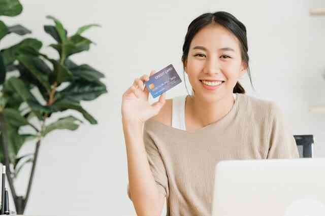 Thẻ tín dụng: Công cụ tài chính mua sắm hay cái bẫy nợ âm thầm giăng sẵn cho người trẻ?- Ảnh 4.