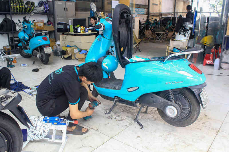 Cà phê võng phiên bản plus: Chỉ 30.000 đồng mà vừa uống nước, vừa sạc xe điện, vừa có chỗ tắm đang gây sốt ở TP.HCM- Ảnh 10. Cà phê võng phiên bản plus: Chỉ 30.000 đồng mà vừa uống nước, vừa sạc xe điện, vừa có chỗ tắm đang gây sốt ở TP.HCM- Ảnh 10.