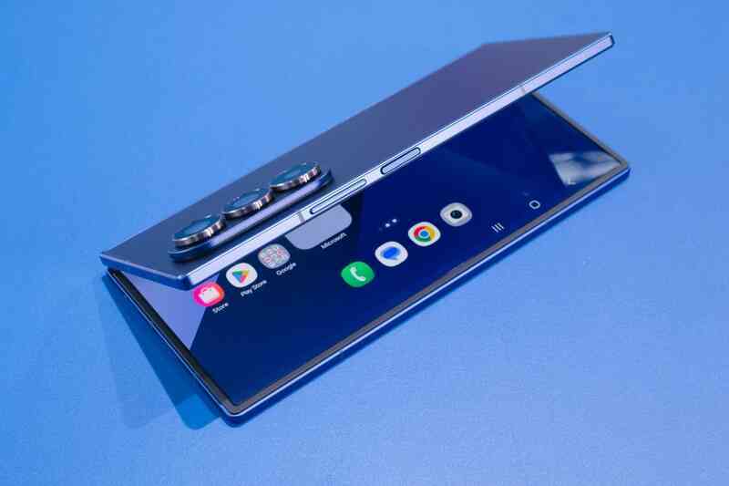 Galaxy Z Fold7 thuyết phục cả người dùng cũ lẫn mới nhờ loạt nâng cấp rõ rệt