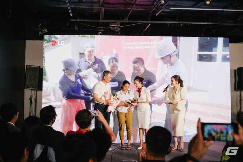LG đánh dấu 30 năm đồng hành cùng Việt Nam với triển lãm nghệ thuật “The Art-ffection” tại Hà Nội- Ảnh 14.