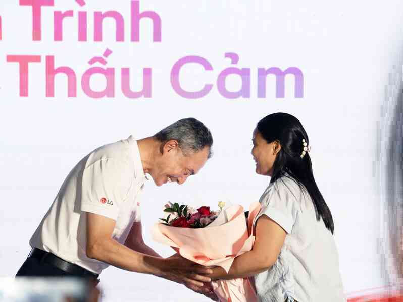LG đánh dấu 30 năm đồng hành cùng Việt Nam với triển lãm nghệ thuật “The Art-ffection” tại Hà Nội- Ảnh 3.