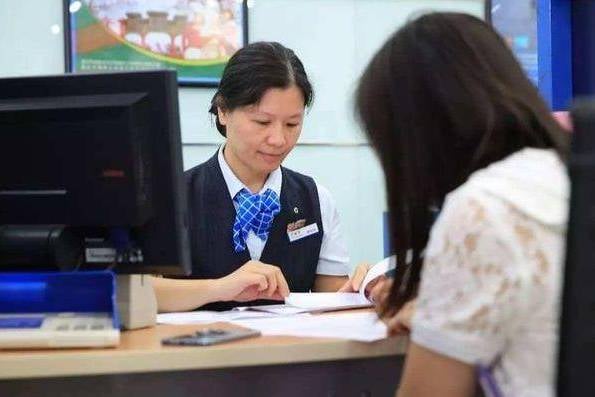 Hơn 3 tỷ đồng trong tài khoản chứng khoán bị ngân hàng chuyển đi giữa đêm, người phụ nữ đến hỏi thì được nhân viên thông báo: “Chị đã cho phép rồi mà”