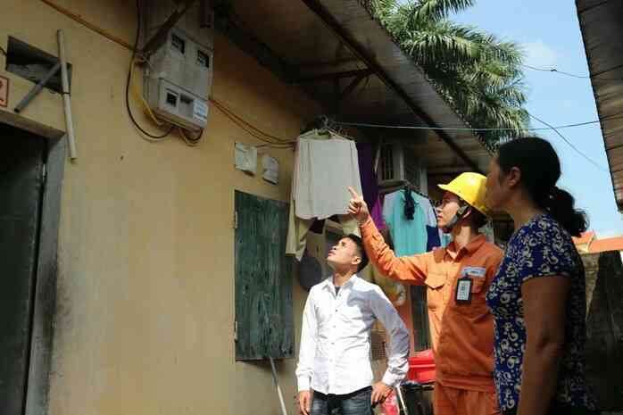 Hóa đơn tiền điện tháng 6 tăng cao, EVN yêu cầu rà soát