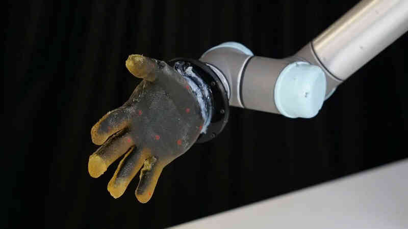 Robot biết đau nhờ da nhân tạo mới