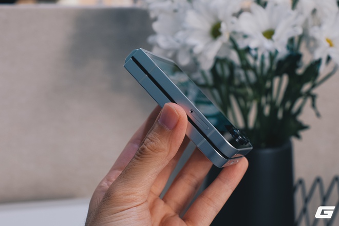 Trên tay Galaxy Z Flip7 FE: Samsung làm điện thoại gập Trên tay Galaxy Z Flip7 FE: Samsung làm điện thoại gập