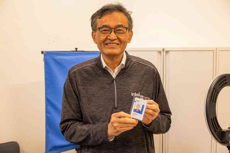 Ông Trump đổi giọng, khen CEO Intel 