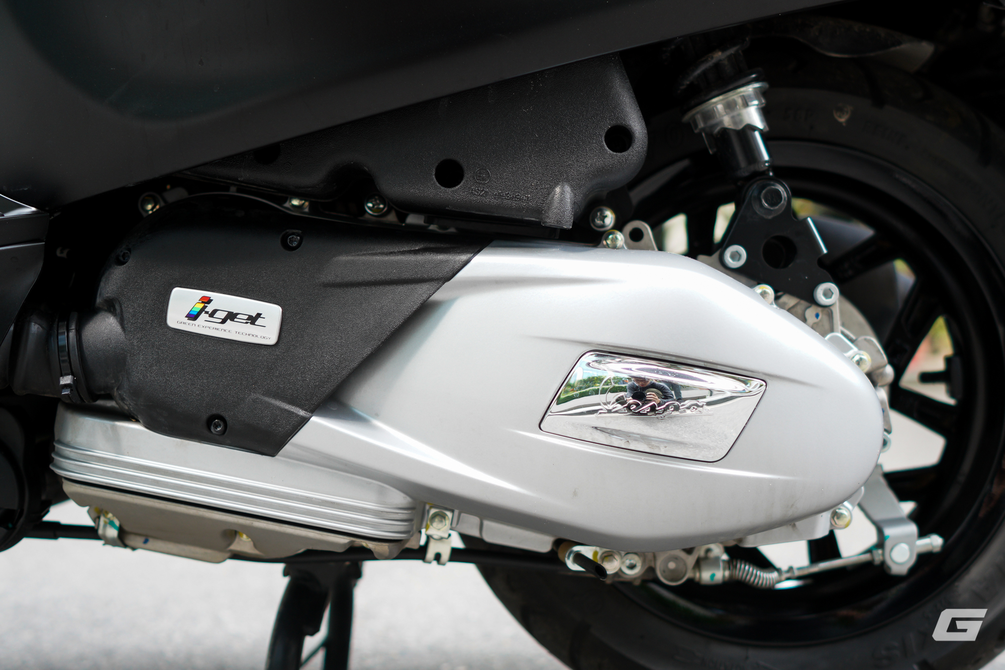 Vespa Sprint S 125 2025: Vận hành linh hoạt, mức tiêu thụ nhiên liệu thực tế chỉ từ 2.3L/100Km- Ảnh 4.