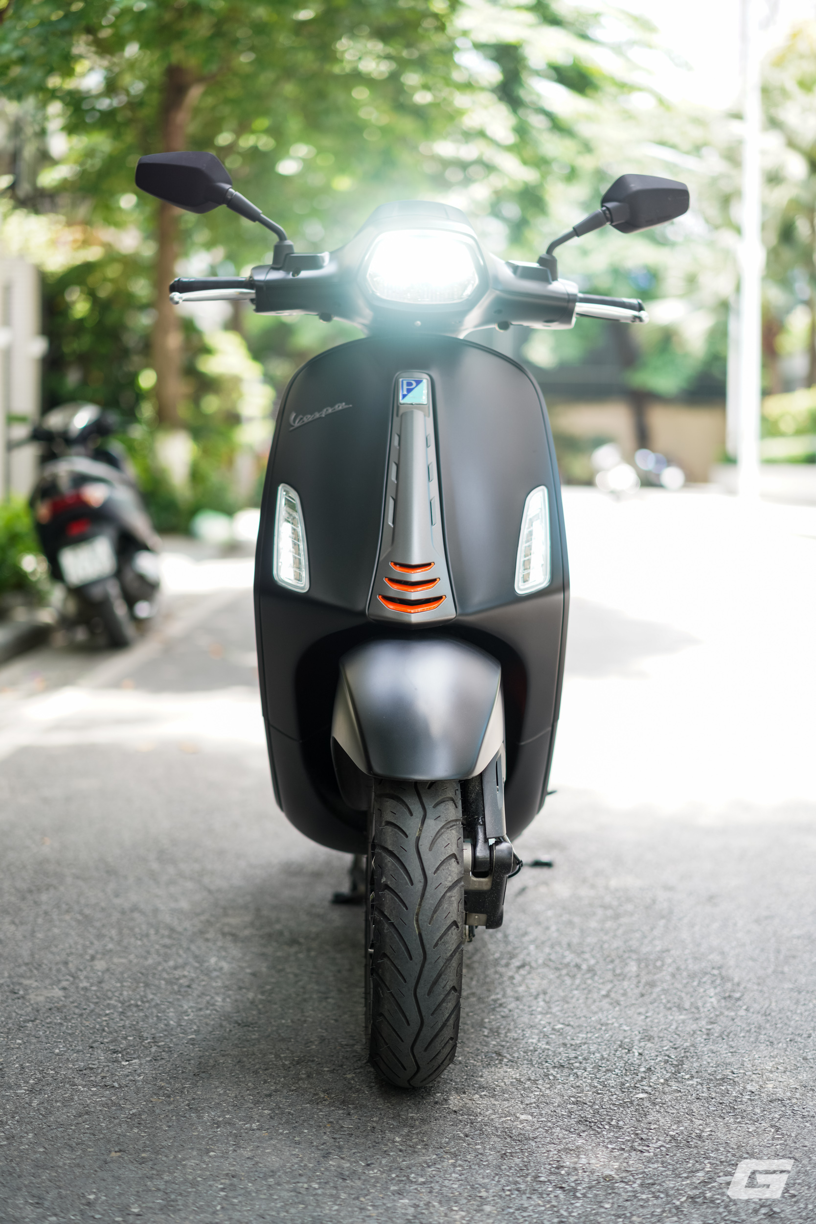 Vespa Sprint S 125 2025: Vận hành linh hoạt, mức tiêu thụ nhiên liệu thực tế chỉ từ 2.3L/100Km- Ảnh 10.