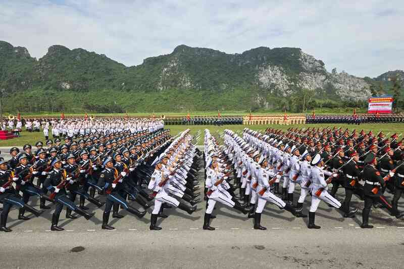 Chiến sĩ vững vàng tiến bước dưới cái nắng trong buổi tổng hợp luyện A80 - 2