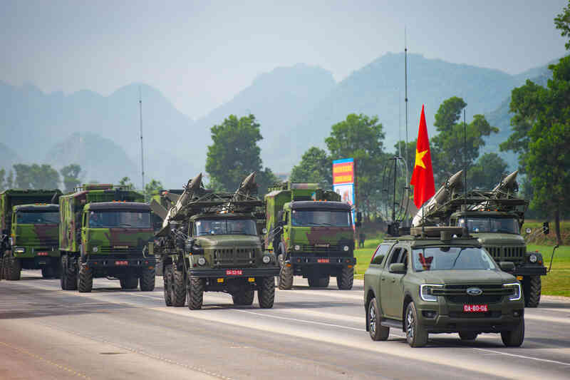Những khí tài 