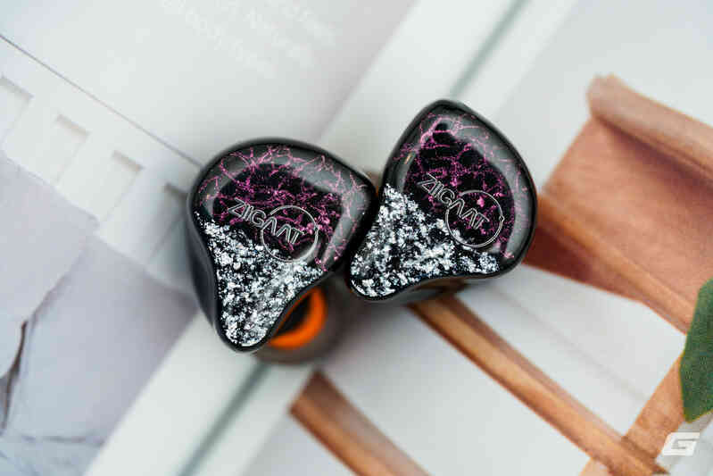 Đánh giá tai nghe ZiiGaat Odyssey: Thiết kế "lấp lánh", cảm giác đeo như Custom, chất âm sôi động- Ảnh 15. Đánh giá tai nghe ZiiGaat Odyssey: Thiết kế "lấp lánh", cảm giác đeo như Custom, chất âm sôi động- Ảnh 15.