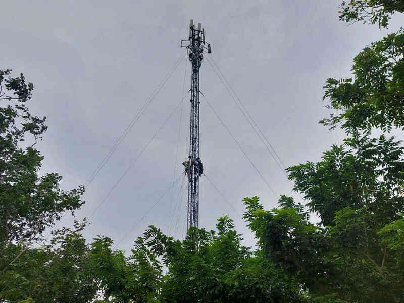 Ky thuat vien Viettel thuc hien cac bien phap kien co mang luoi truoc bao.jpg