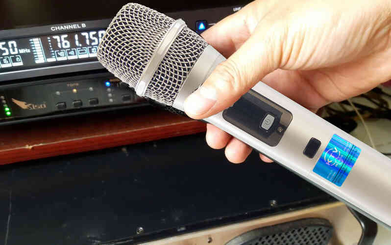 Loạt nhà hàng, quán karaoke bị xử phạt vì dùng loa kéo, micro không dây không đạt chuẩn