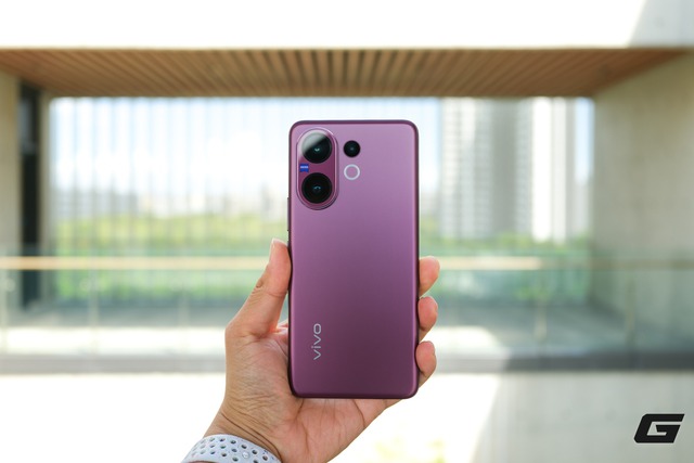 vivo ra mắt điện thoại thiết kế cực mê, có hẳn camera tele ZEISS 50MP, pin 6.500 mAh, Snapdragon 7 Gen 4, giá 16 triệu đồng