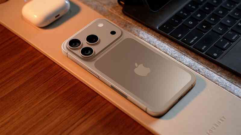 iPhone 17 Pro có thể sạc ngược không dây cho tai nghe và đồng hồ - 1
