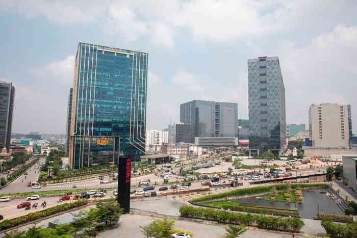 Nghịch lý tại 'thung lũng Silicon của châu Á': Hơn 1 triệu nhân viên Google, Microsoft, Goldman Sachs... không được sử dụng nước máy, đi làm quãng đường 14,5 km hết 4 giờ