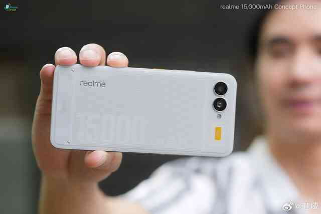 realme giới thiệu concept điện thoại pin 15.000mAh: Thiết kế đẹp mỏng nhẹ, dùng cả tuần không cần sạc- Ảnh 3. realme giới thiệu concept điện thoại pin 15.000mAh: Thiết kế đẹp mỏng nhẹ, dùng cả tuần không cần sạc- Ảnh 3.