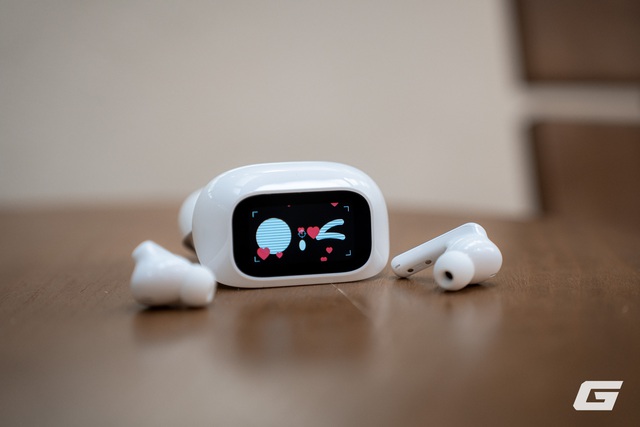 Tai nghe Ugreen EchoBuds Magic: Màn hình cảm ứng trên hộp sạc, chống ồn ngon, pin tốt, nhiều tính năng giá sale khoảng 700.000đ