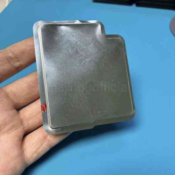 Lộ ảnh thật pin iPhone 17 Air: Quá bé!- Ảnh 2.