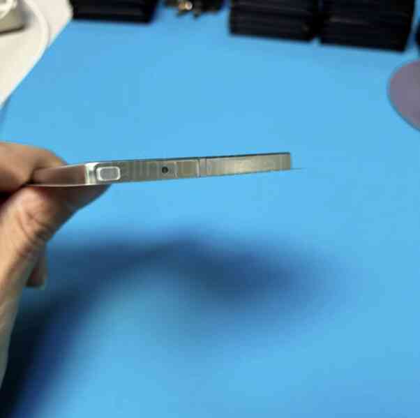Lộ ảnh thật pin iPhone 17 Air: Quá bé!- Ảnh 3.