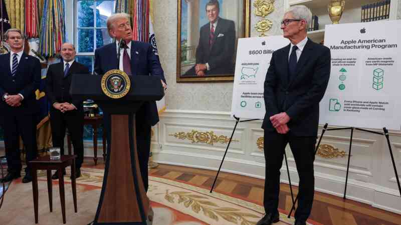 Tim Cook tặng Tổng thống Donald Trump món quà đặc biệt kèm lời hứa gì? - 2