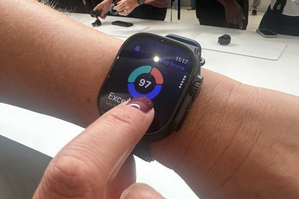 Cận cảnh Apple Watch Ultra 3: Thiết kế không đổi, giá từ 24 triệu đồng - 3