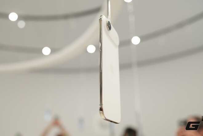 Cận cảnh iPhone Air "siêu mỏng cánh" đến khó tin vừa ra mắt: Apple vừa làm điều mà Samsung và chính iPad Pro cũng phải dè chừng- Ảnh 4. Cận cảnh iPhone Air "siêu mỏng cánh" đến khó tin vừa ra mắt: Apple vừa làm điều mà Samsung và chính iPad Pro cũng phải dè chừng- Ảnh 4.