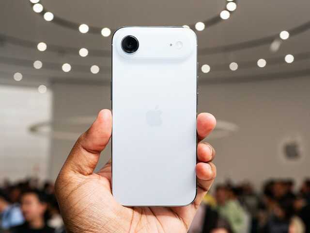 iPhone 17 và những "lần đầu tiên" trong lịch sử: từ màn hình 120 Hz đến iPhone mỏng nhất- Ảnh 13. iPhone 17 và những "lần đầu tiên" trong lịch sử: từ màn hình 120 Hz đến iPhone mỏng nhất- Ảnh 13.