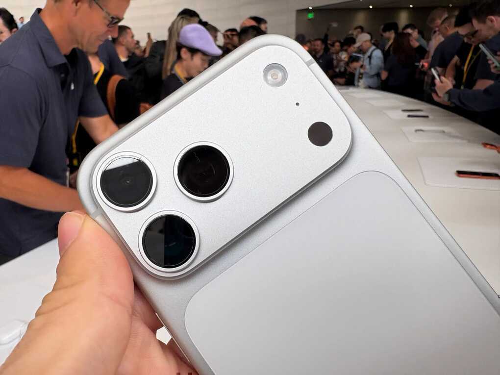Trên tay iPhone Air siêu mỏng và iPhone 17 Pro thiết kế mới - 14