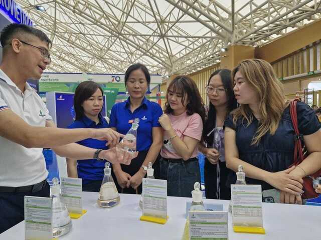 Doanh nghiệp 1 triệu tỷ duy nhất của Việt Nam lần đầu hé lộ về nhiên liệu cho tàu ngầm Kilo và máy bay quân sự