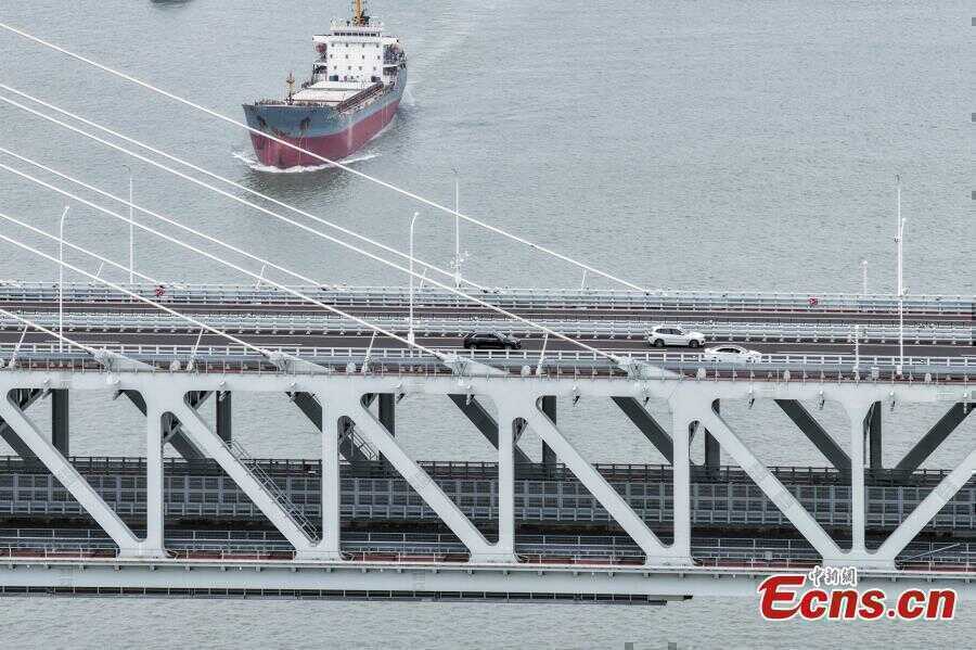 Đột phá chưa từng có của Trung Quốc: Dùng công nghệ ‘không cần’ con người xây siêu cầu dây văng lập 3 kỷ lục thế giới, riêng móng cao bằng toà nhà 24 tầng- Ảnh 4.
