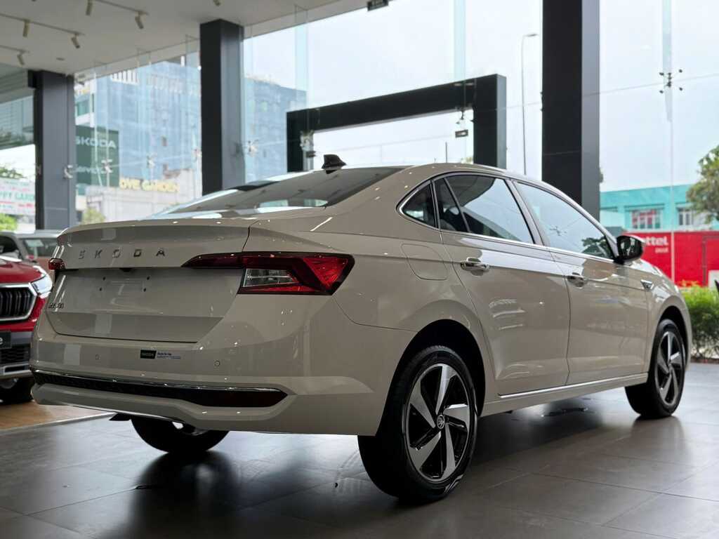 Một mẫu sedan cỡ B vừa ra mắt tại Việt Nam: Xe châu Âu, lắp ráp trong nước, giá thấp nhất 421 triệu đồng đấu 'căng đét' với Toyota Vios, Honda City- Ảnh 4.