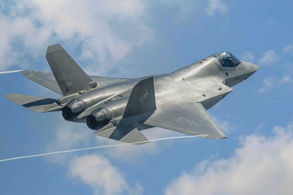 'Chim ưng lửa' J-35 Trung Quốc mang 6 tên lửa, công nghệ tàng hình thách thức F-35 và F-22 Mỹ