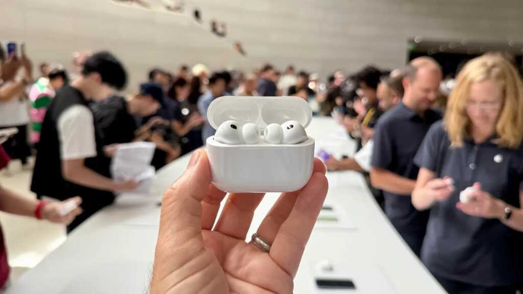 Tính năng dịch trực tiếp của AirPods chưa hỗ trợ tiếng Việt