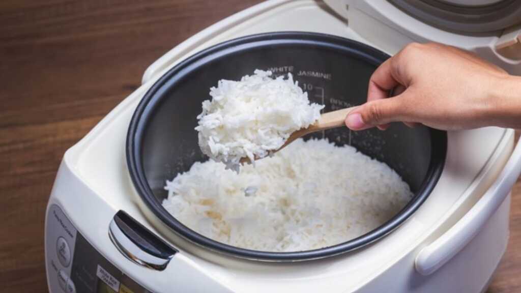 Dùng nồi cơm điện bong lớp chống dính có gây ung thư?