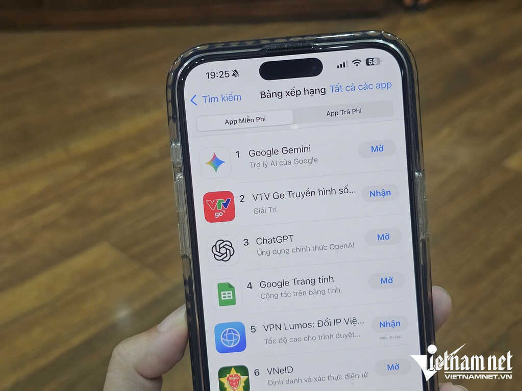 Google Gemini bất ngờ vượt qua ChatGPT trở thành ứng dụng iPhone miễn phí số 1 Việt Nam