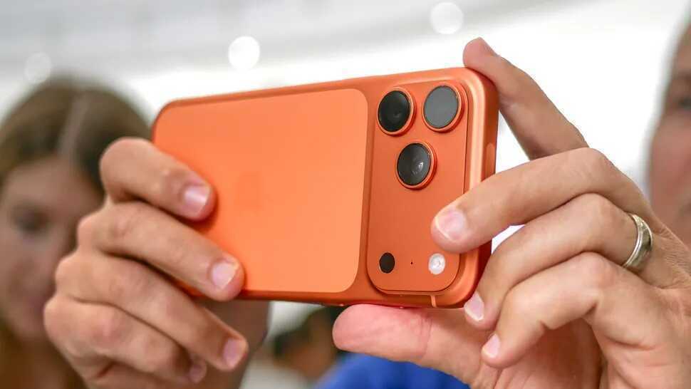 Người dùng chê iPhone Pro nhạt nhẽo, Apple có ngay câu trả lời 