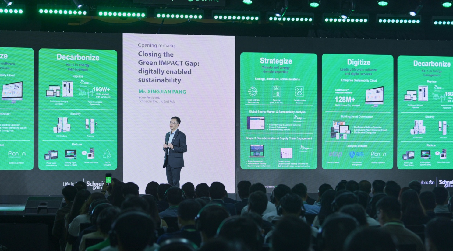 Thời AI bùng nổ, Schneider Electric trình diễn hạ tầng số bền vững tại Hà Nội