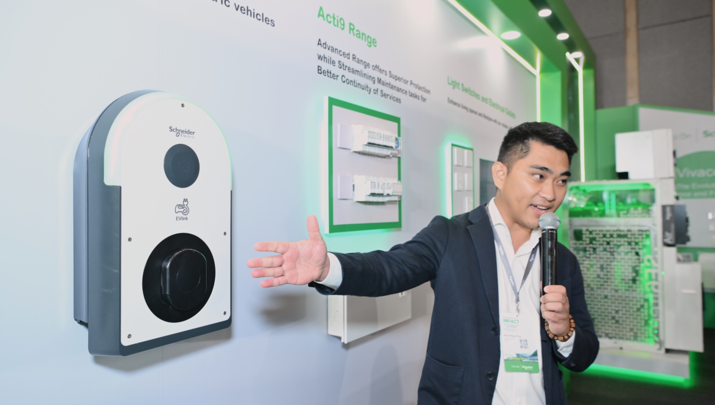 Thời AI bùng nổ, Schneider Electric trình diễn hạ tầng số bền vững tại Hà Nội- Ảnh 3.