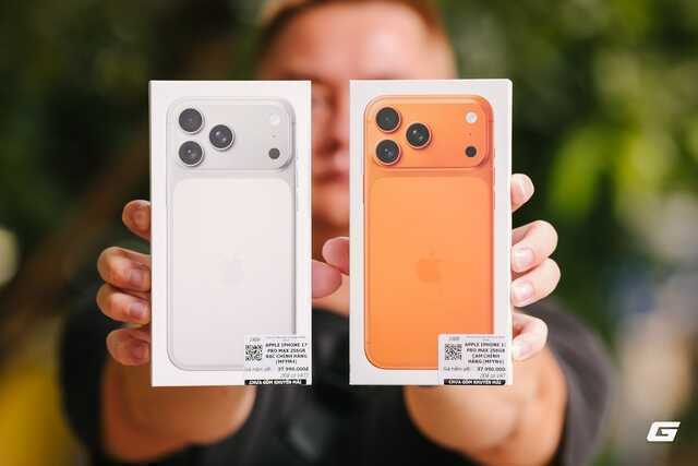 Mở hộp iPhone 17 Pro Max hai màu “hot” nhất hôm nay: Máy chính hãng phiên bản thương mại
