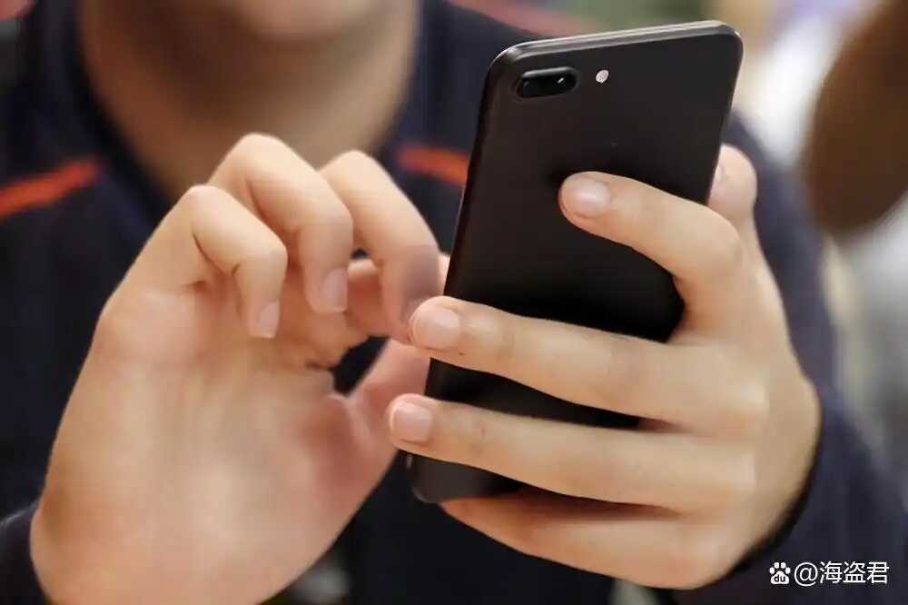 Biết rõ vợ bị lừa, người đàn ông vẫn chuyển khoản 1,5 tỷ đồng cho kẻ lừa đảo: “Tôi đang chuẩn bị chuyển thêm 5 tỷ”- Ảnh 2. Biết rõ vợ bị lừa, người đàn ông vẫn chuyển khoản 1,5 tỷ đồng cho kẻ lừa đảo: “Tôi đang chuẩn bị chuyển thêm 5 tỷ”- Ảnh 2.